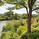 Le Belvedere Aux Cygnes Du Moulin Du Roy *