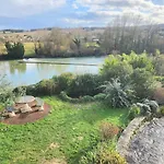 Le Belvedere Aux Cygnes Du Moulin Du Roy Holiday home Touvre