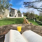 Le Belvedere Aux Cygnes Du Moulin Du Roy