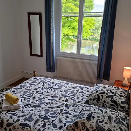 펜션 Grande Maison Escapade Au Bord De La Riviere Touvre