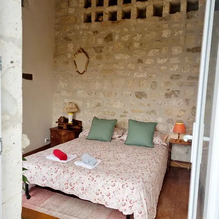 Grande Maison Escapade Au Bord De La Riviere 펜션 Touvre