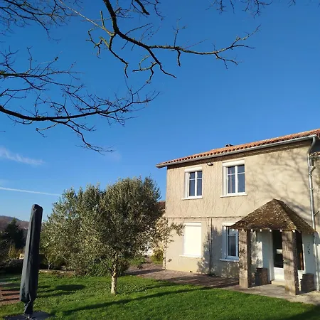 Holiday home Grande Maison Escapade Au Bord De La Riviere Touvre
