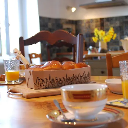 Grande Maison Escapade Au Bord De La Riviere 펜션 Touvre