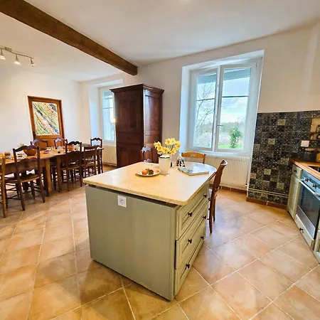 Grande Maison Escapade Au Bord De La Riviere بيت للعطل *