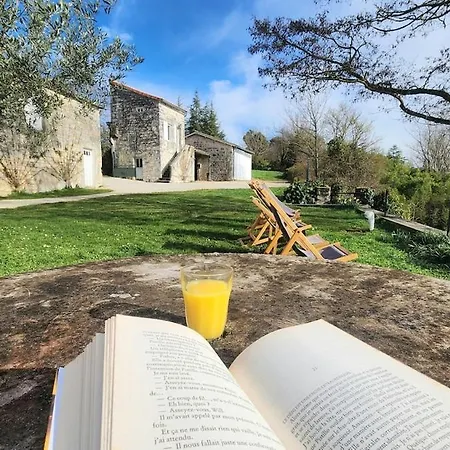 Le Belvedere Aux Cygnes Du Moulin Du Roy