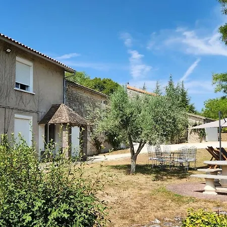 Le Belvedere Aux Cygnes Du Moulin Du Roy Holiday home Touvre